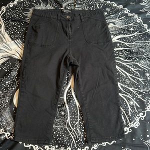 Penningtons slightly curvy fit pants / capris size 18